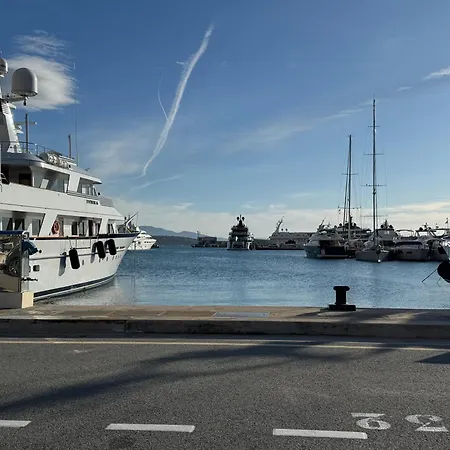 Botel Bateau Familial - Port De