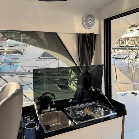 Bateau Familial - Port De Botel *