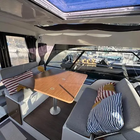 Unique Family Boat Stay In Monaco モンテ・カルロ
